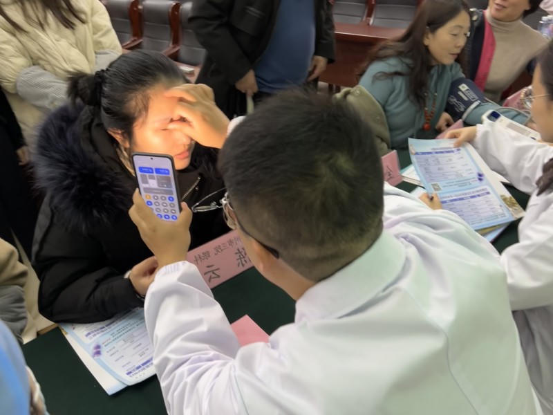 兰陵中心眼科义诊进校园