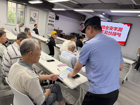 筑牢安全防线 护航社区平安